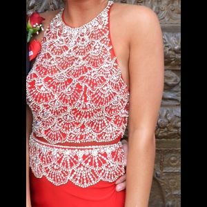Hi everyone! I am selling this red prom dress!